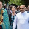 الأمين العام بان كي مون مع  محافظ إقليم الشمال في سري لانكا. المصدر: الأمم المتحدة / إسكندر ديبيبى