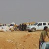 A principios de agosto, las agencias de la ONU lograron entregar ayuda a más de 70.000 sirios atrapados en tierra de nadie, en una zona desértica de la frontera entre Siria y Jordania. UNICEF/Miraj