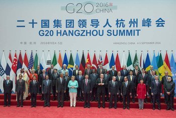 Les dirigeants participants au sommet du G20 à Hangzhou, en Chine, posent pour une photo commémorative lors de la cérémonie d'ouverture le 4 septembre 2016. Photo ONU/ Eskinder Debebe.