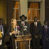السفيرة الامريكية سامانثا باور تتحدث في جنوب السودان ، في أعقاب  أعطاء حكومة جنوب السودان الضوء الأخضر لنشر 4000 عنصر من قوة الحماية الإقليمية  التي مُنحت التفويض مؤخرا من قبل مجلس الأمن الدولي. المصدر: الأمم المتحدة / أونميس