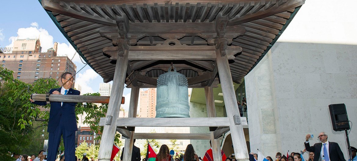 Peace Bell Ceremony on the Occasion of the 35th Anniversary of the International Day of Peace (21 September).