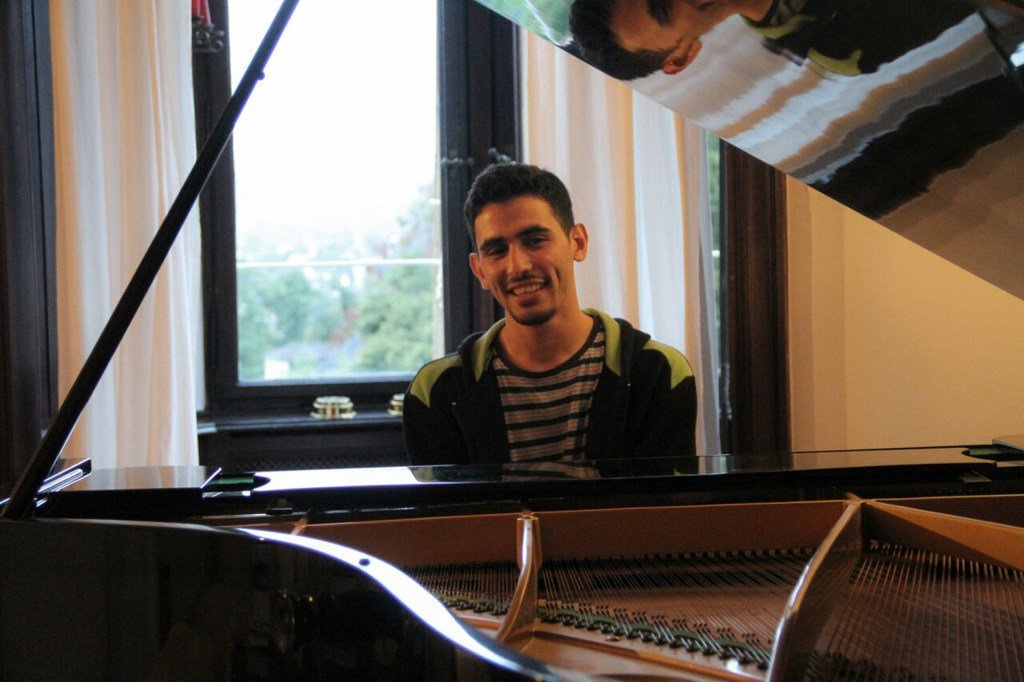 عازف البيانو الفلسطيني أيهم أحمد. الصورة: صفحة أيهم أحمد على الفيسبوك