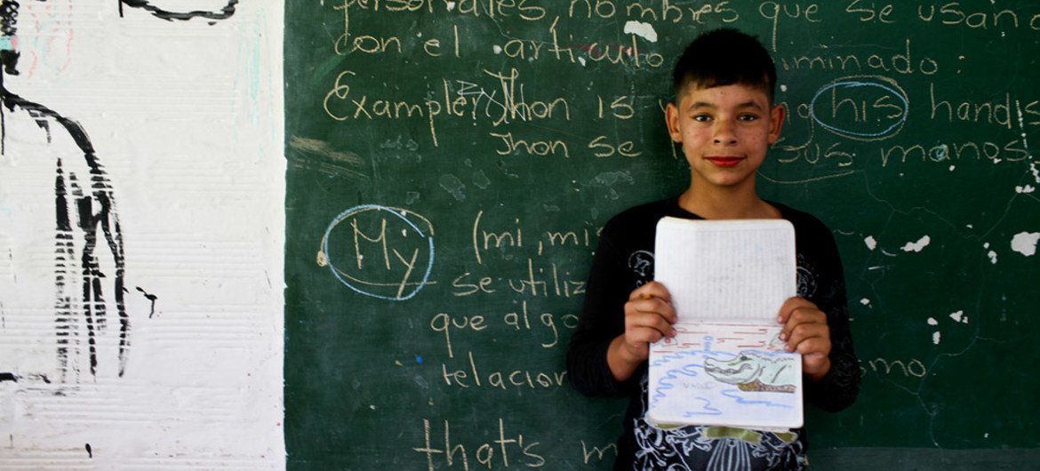 الطفل سيباستيان  يشارك في برنامج خاص للطلاب الذين يعانون من مشاكل الانضباط وحياة  منزلية  مضطربة في كولومبيا. المصدر: شارلوت كيسل / البنك الدولي