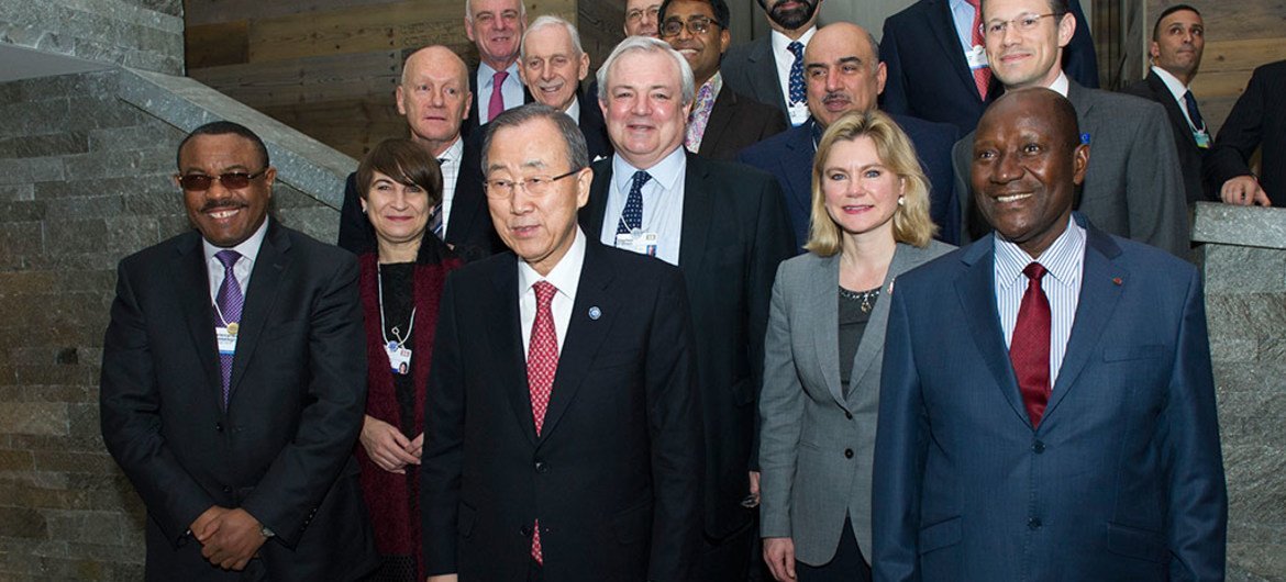 الأمين العام بان كي مون يحضر مأدبة إفطار حول  قمة العمل الإنساني، في دافوس، سويسرا. المصدر: الأمم المتحدة / ريك باغورناس