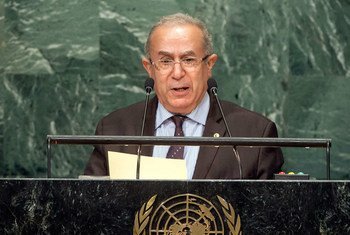Le Ministre des affaires étrangères de l'Algérie Ramtane Lamamra, devant l'Assemblée générale des Nations Unies. Photo ONU/Cia Pak