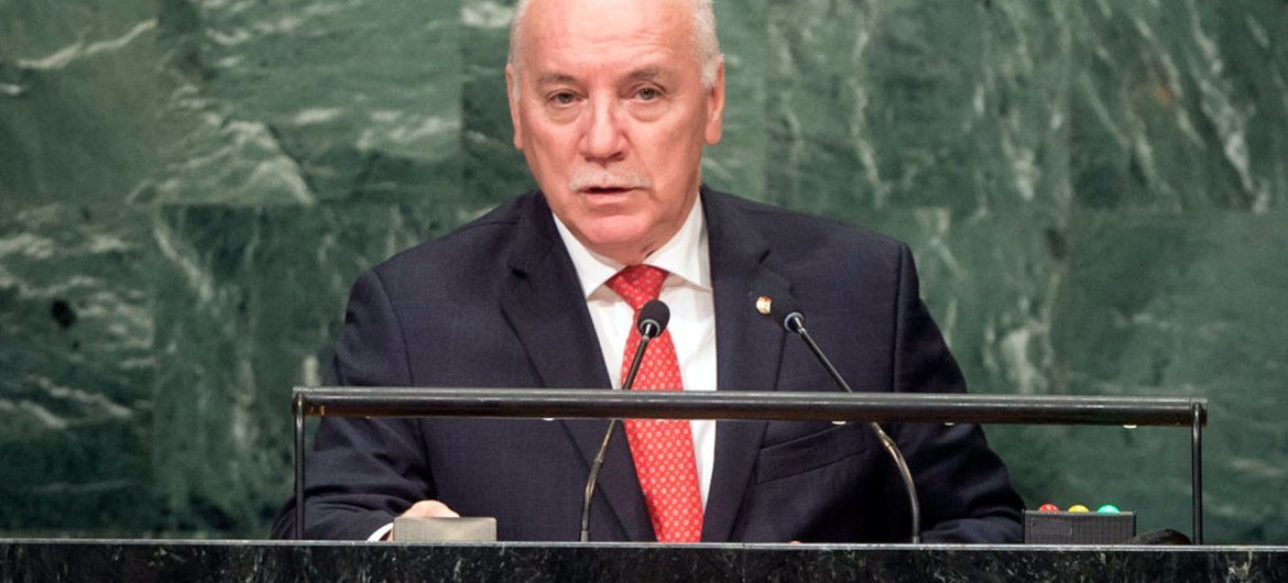 Foreign Minister Eladio Ramón Loizaga Lezcano of Paraguay, addresses the general debate of the General Assembly’s seventy-first session.