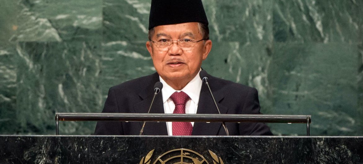 Vice-President Muhammad Jusuf Kalla of Indonesia addresses the general debate of the General Assembly’s seventy-first session.