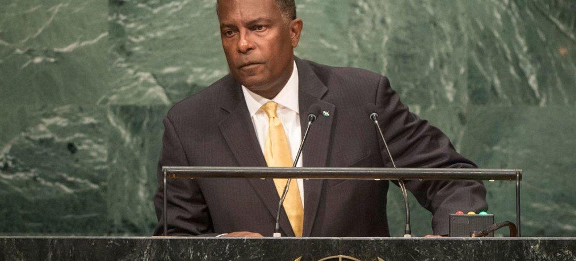 Frederick A. Mitchell, Minister for Foreign Affairs and Immigration of the Commonwealth of the Bahamas, addresses the general debate of the General Assembly’s seventy-first session.