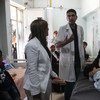 En septembre 2016, la Représentante de l'UNICEF en Syrie, Hanaa Singer (à gauche), visite l'hôpital universitaire d'Alep. Photo UNICEF/Khuder Al-Issa