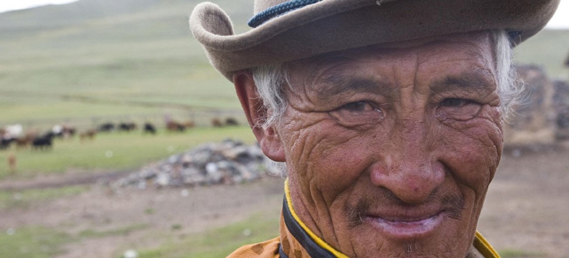 أحد الرعاة في مقاطعة أوفس ومنغوليا. (صورة من الأرشيف) المصدر: الأمم المتحدة / إسكندر ديبيبى