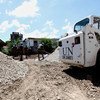 Personal de paz de la MINUSTAH prepara el terreno para dos nuevos pozos cerca de un hospital y una escuela en Pilate, el norte de Haití.  Foto: MINUSTAH