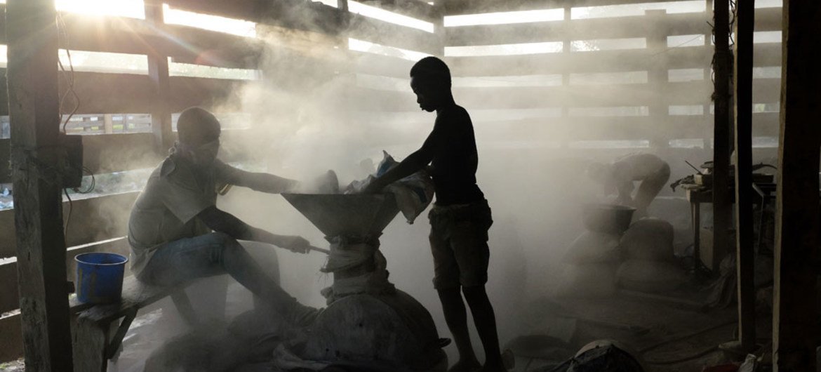 Trabajo infantil, COVID en Europa, hambruna en Tigray... Las noticias del jueves | Noticias ONU
