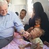 Stephen O´Brien, coordinador de Asuntos Humanitarios, visitó un hospital en Yemen. Foto: OCHA Yemen