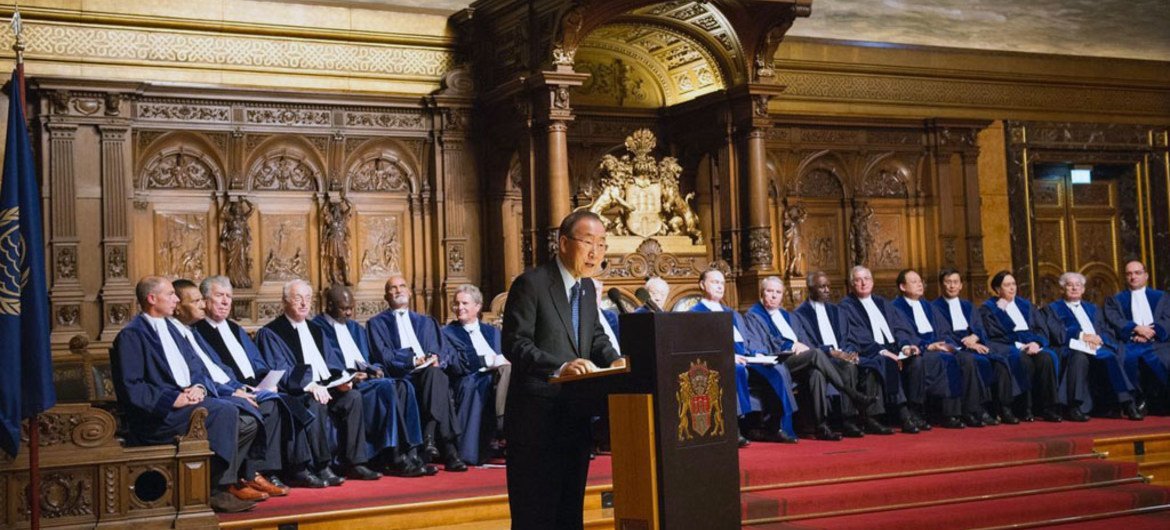 Secretary-General Ban Ki-moon speaks at the International Tribunal for the Law of the Sea's 20th Commemorative ceremony which took place in the Great Banquet Hall in Hamburg's City Hall.