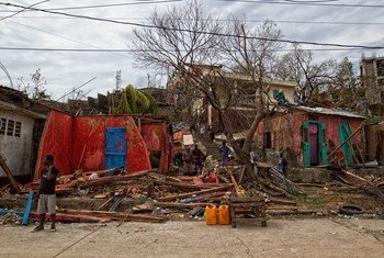 Labores de limpieza en Haití tras el paso del huracán Matthew. Foto: Logan Abass/MINUSTAH