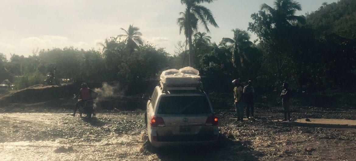 A vehicle carrying cholera kits sent by the Pan American Health Organization (PAHO) arrives in in Les Cayes, Haiti.