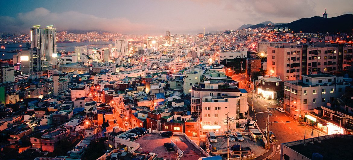 Une vue de Busan, la deuxième ville la plus peuplée de Corée du Sud, après Seoul. Photo ONU/Kibae Park