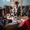 Distribution d'argent liquide à Tsihombe, à Madagascar. Photo PAM/David Orr