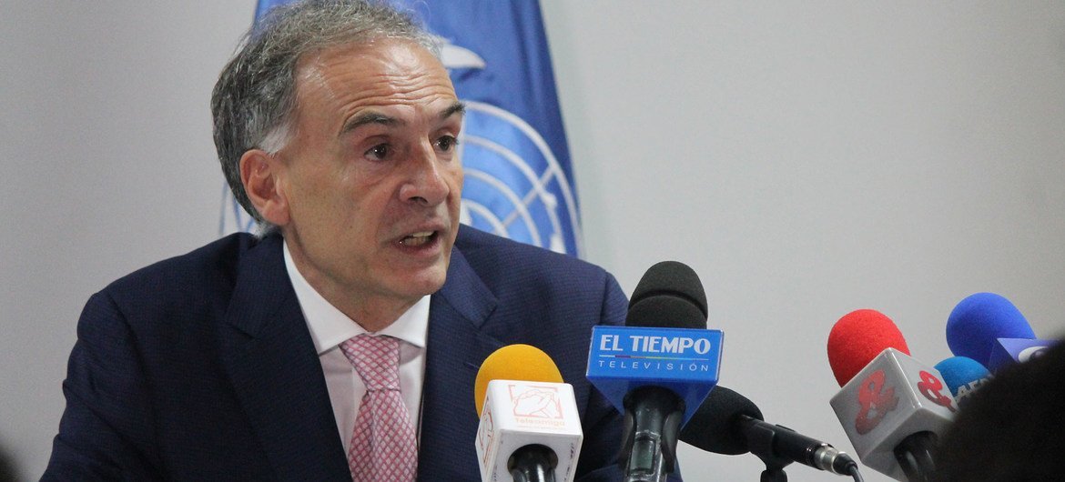 Special Representative and Head of United Nations Mission in Colombia Jean Arnault in an encouter with the Colombian press.