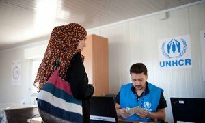 Cash assistance to Internally Displaced Persons in Al NAbek, Rural Damascus. Photo OCHA. Credit UNHCR.