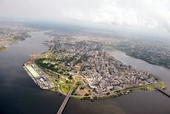 Picha iliyopigwa angani ikionyesha wilaya ya Plateau mji wa Abidjan nchini Côte d'Ivoire.