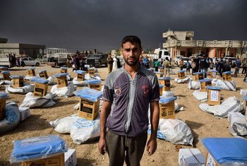 IOM distributes non-food items in Saydawah near Mosul, Iraq, to displaced families.