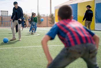 UNICEF Goodwill Ambassador Liam Neeson plays football during a visit to a Makani centre in Za'atari refugee camp in Jordan, 7 November 2016.
