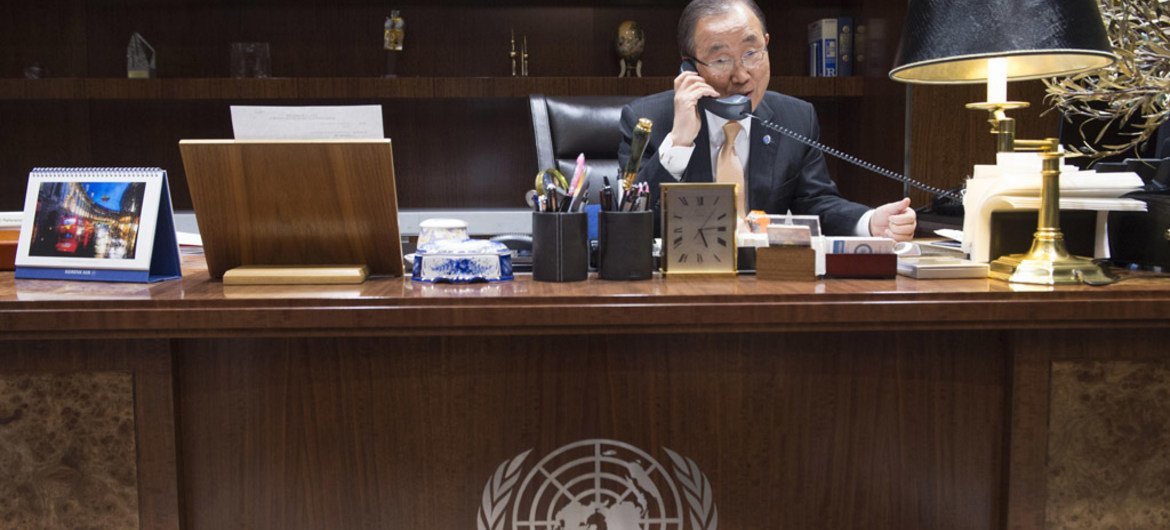 الأمين العام للأمم المتحدة بان كي مون يتحدث هاتفيا مع دونالد ترامب، الرئيس المنتخب للولايات المتحدة في 11 نوفمبر 2016.