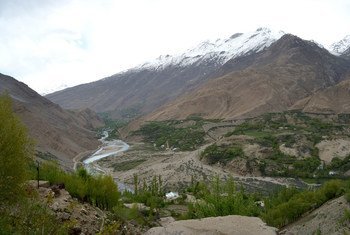 Many communities in Central Asia, like Gorno-Badakhshan Autonomous Province in Tajikistan are prone to disasters such as flooding and mudslides. The UN is working with the Government to develop a country-wide disaster-resilience strategy.