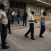 Гаитянская полиция обеспечивает правопорядок в ходе выборов.   Фото  ООН