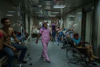 (ARCHIVO) En los hospitales públicos de Venezuela se agotan la mayoría de las medicinas y el material médico necesario. 