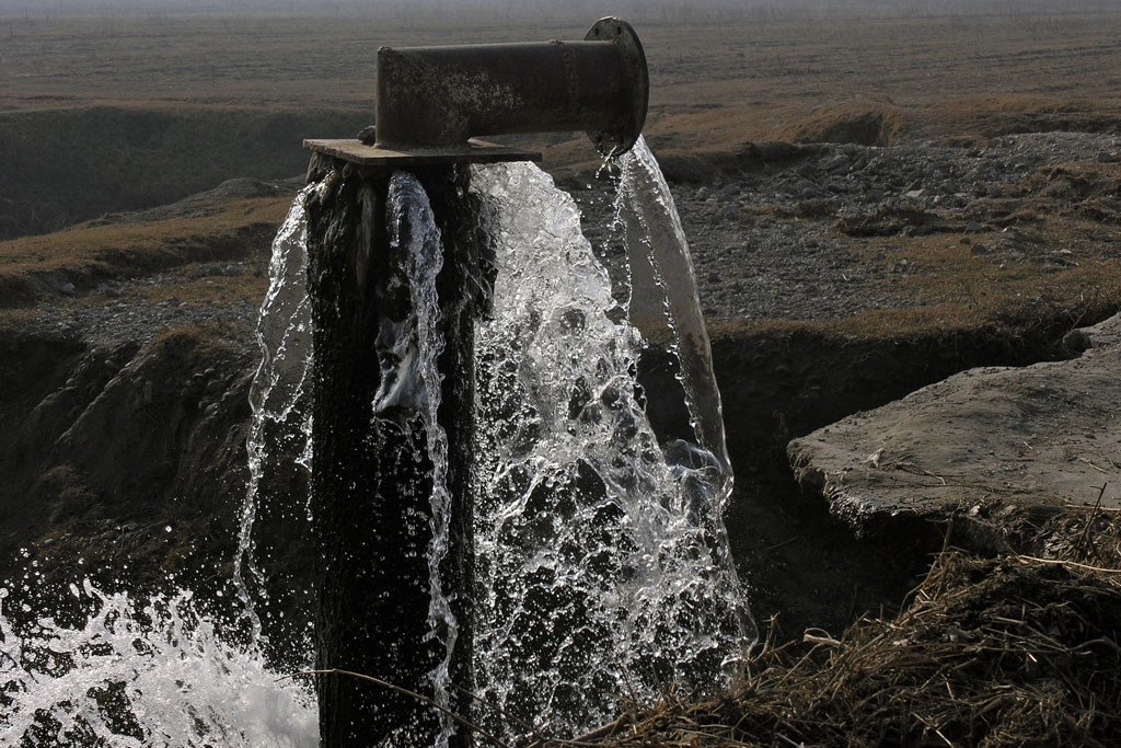 Une infrastructure hydraulique dans la vallée rurale de Ferghana, en Ouzbékistan.