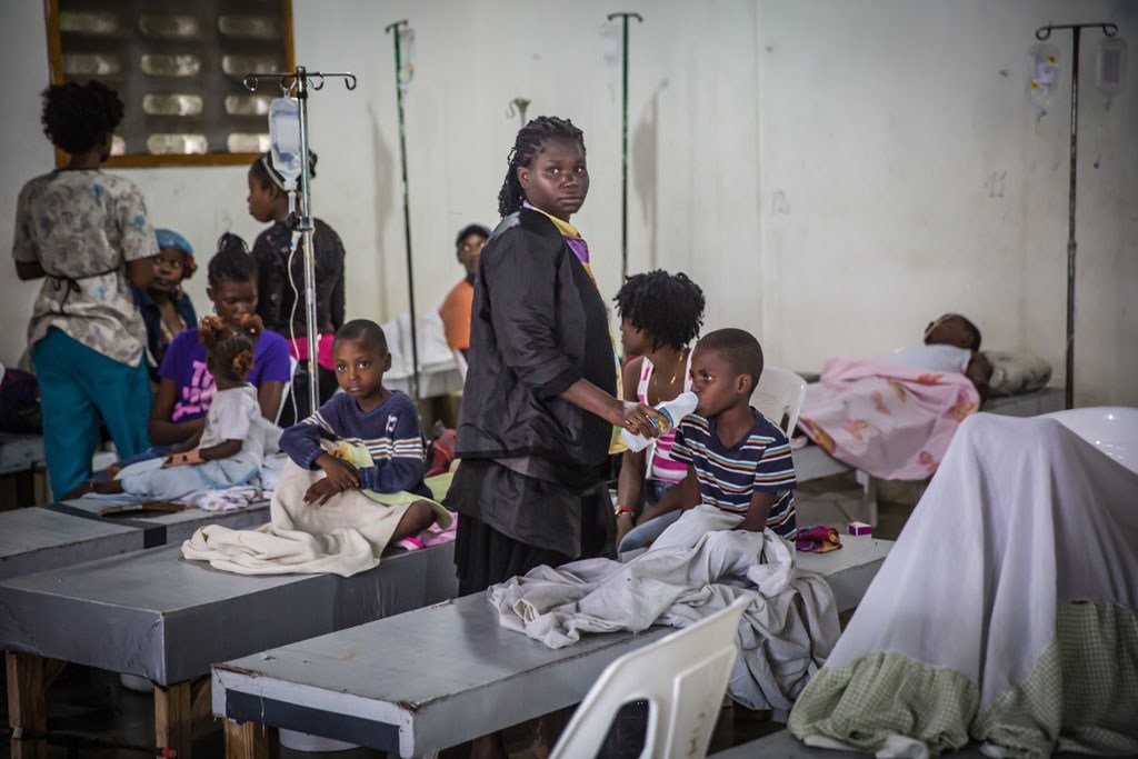 Des malades du choléra reçoivent un traitement dans un centre à Cap-Haïtien en Haïti (archive).
