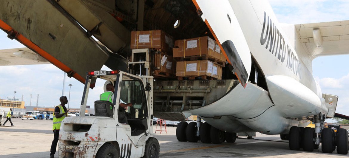 Election materiel being loaded in Kinshasa, Democratic Republic of the Congo (DRC), onto an aircraft of MONUSCO to be routed to Lubumbashi.