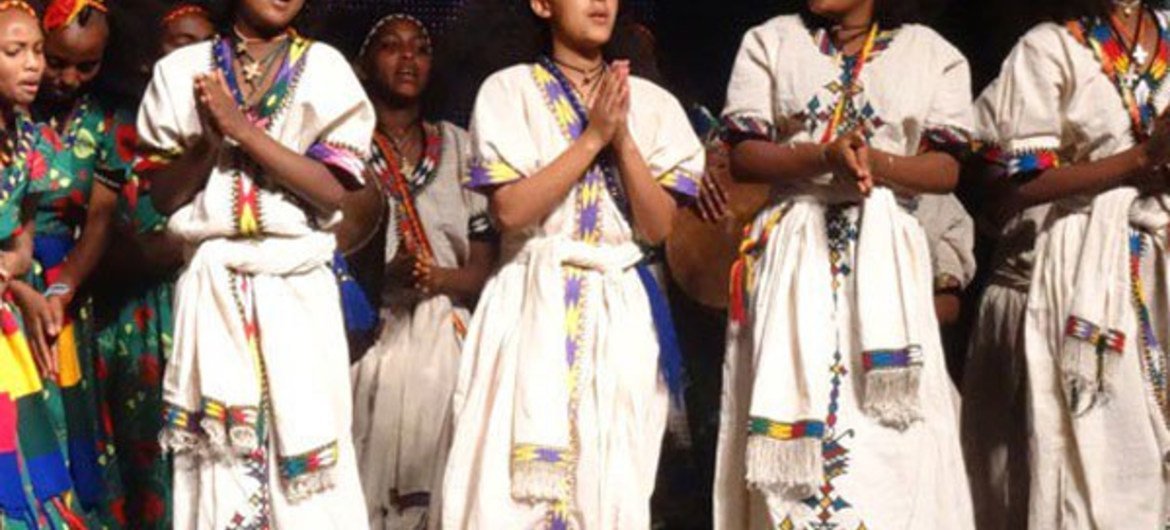 عرض راقص في افتتاح الدورة ال11 للجنة الحكومية الدولية لصون التراث الثقافي غير المادي في أديس أبابا، إثيوبيا،. المصدر: اليونسكو