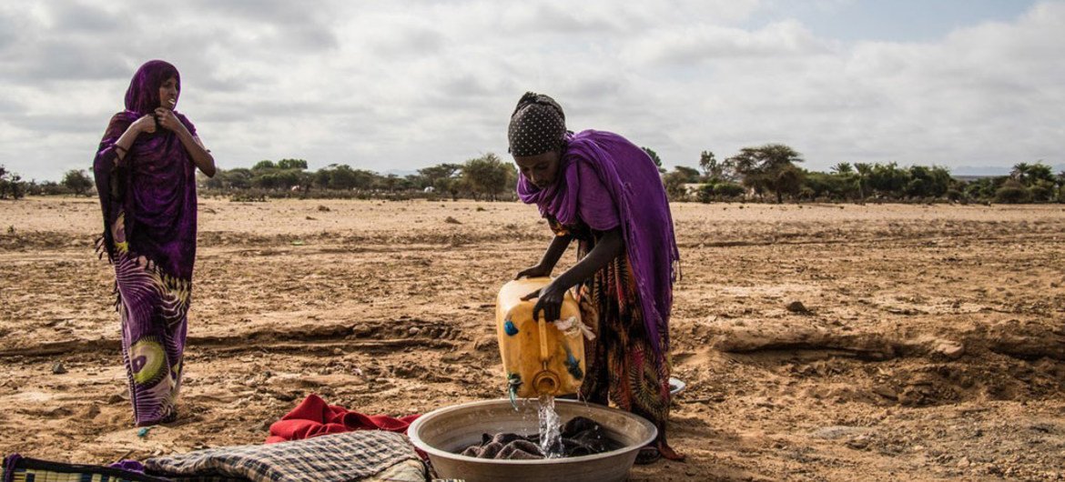 يواجه مئات الآلاف من الصوماليين نقصا حادا في الغذاء والماء جراء موجة الجفاف. المصدر: مكتب تنسيق الشؤون الإنسانية في الصومال