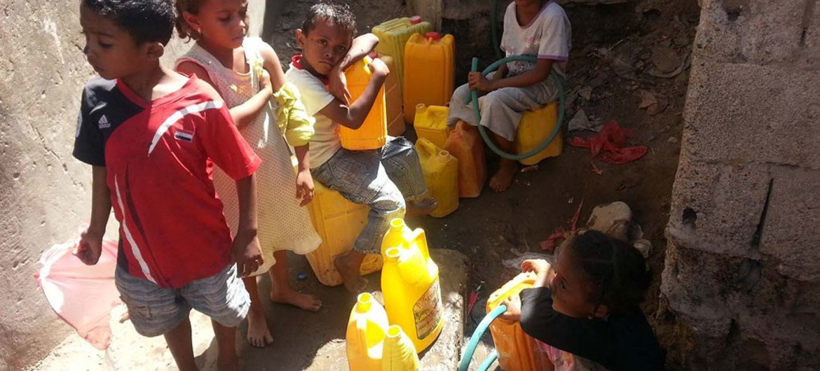 بعد 20 شهرا من الصراع في اليمن، ملايين الناس يواجهون المجاعة. (من الأرشيف)