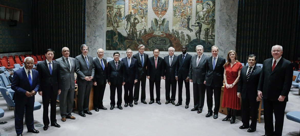 Пан Ги Мун прощается с членам Совета Безопасности Фото ООН/Эван Шнайдер