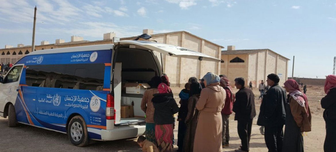 Una de seis clínicas suministradas por la Organización Mundial de la Salud para ofrecer cuidados médicos a quienes huyen de la violencia en Aleppo, en Siria.