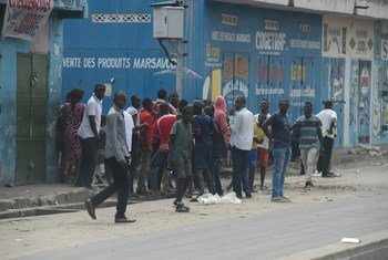 MONUSCO مجموعة من المتظاهرين في كينشاسا في جمهورية الكونغو الديمقراطية يومي 19 و 20 ديسمبر 2016. المصدر: بعثة منظمة الأمم المتحدة لتحقيق الاستقرار في جمهورية الكونغو الديمقراطية