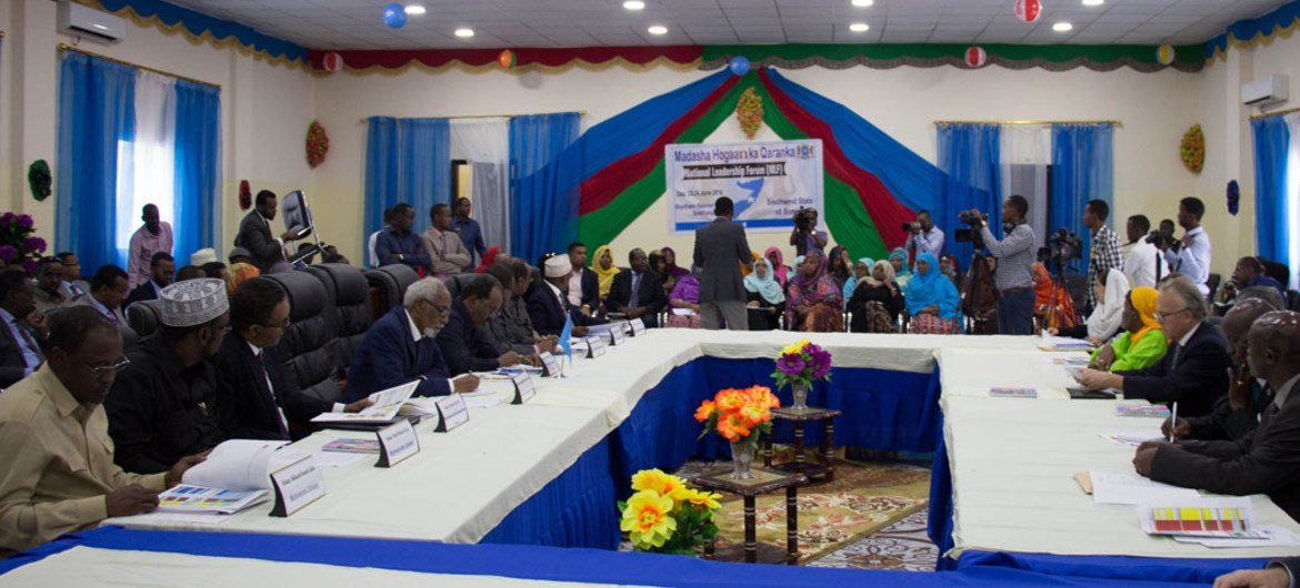 Делегаты на  Национальном руководящем форуме в Сомали, 23 июня 2016 года. Фото ООН/Абдикарим Мухамед
