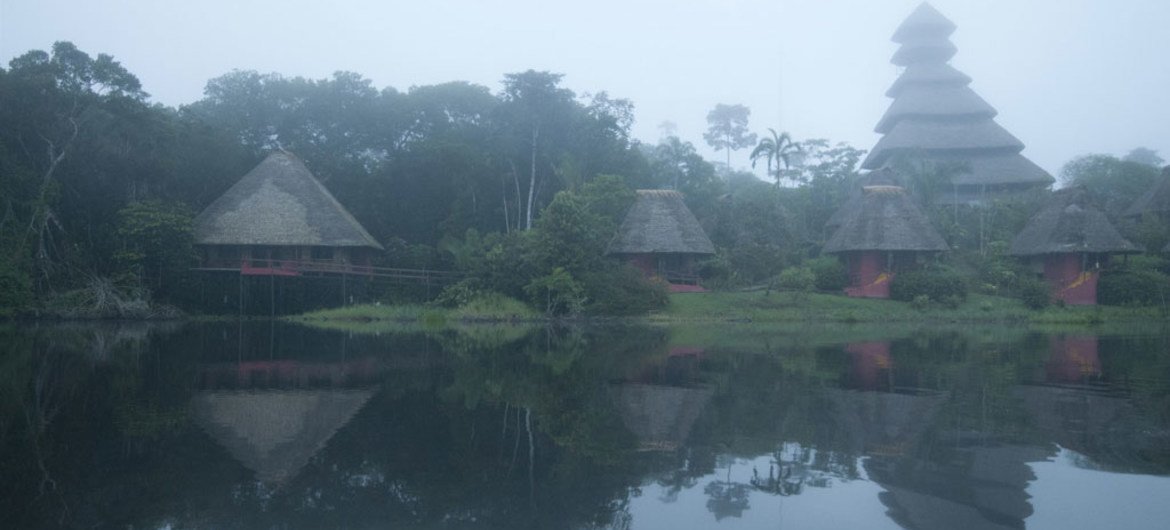 Le Centre de nature sauvage Napo, construit et conçu par la communauté autochtone Añangu, est situé dans le Parc national de Yasuni, dans la forêt tropicale amazonienne de l'Equateur.