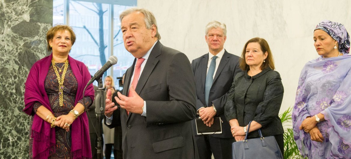 El nuevo Secretario General de la ONU, António Guterres, se dirige al personal de la ONU.