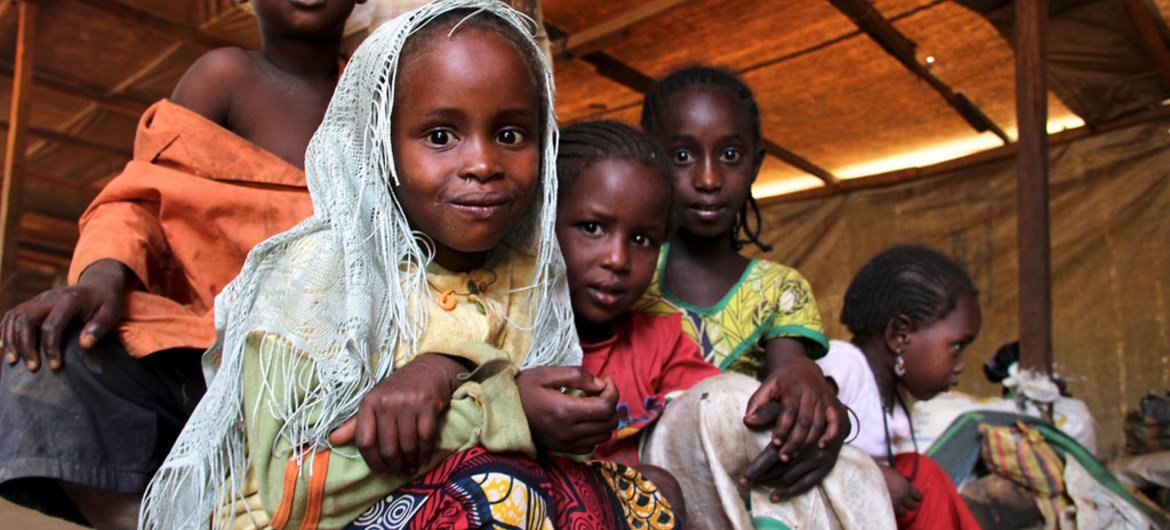 Des enfants réfugiés originaires de la République centrafricaine dans un camp de transit à Gara Boulai, dans l'est du Cameroun.