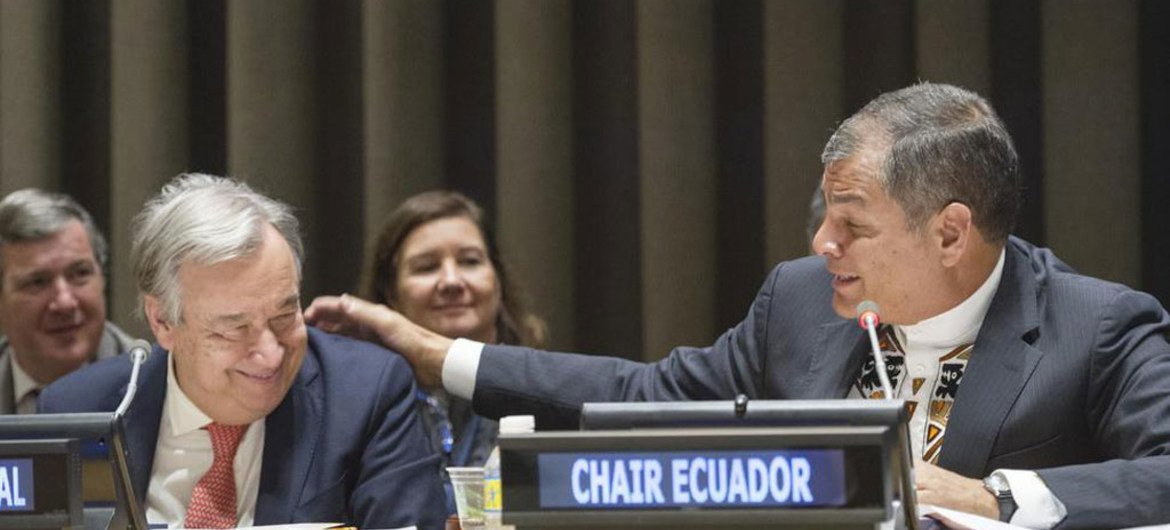 El Secretario General de la ONU, António Guterres, y el presidente de Ecuador, Rafael Correa. Foto: ONU/Rick Bajornas