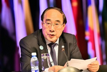 Wu Hongbo, Secrétaire général adjoint des Nations Unies aux affaires économiques et sociales s'exprimant à la session d’ouverture du Forum mondial des Nations Unies sur les données au Cap, en Afrique du Sud.