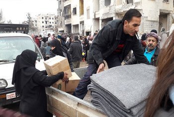 Les Nations Unies et ses partenaires aident les personnes déplacées de l'est d'Alep, en Syrie.