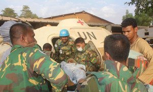 Des blessés évacués du camp de la MINUSMA à Aguelhok, dans la région de Kidal, au Mali. (archive)