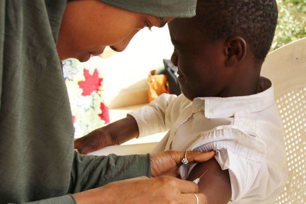 Un enfant est vacciné dans le cadre d'une campagne contre la rougeole dans le nord-est du Nigéria. Photo UNICEF Nigéria