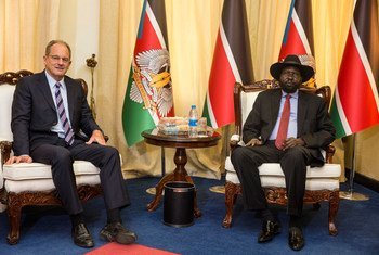 Special Representative and head of the UN Mission in South Sudan David Shearer (left) meets with President Salva Kiir in the capital Juba.